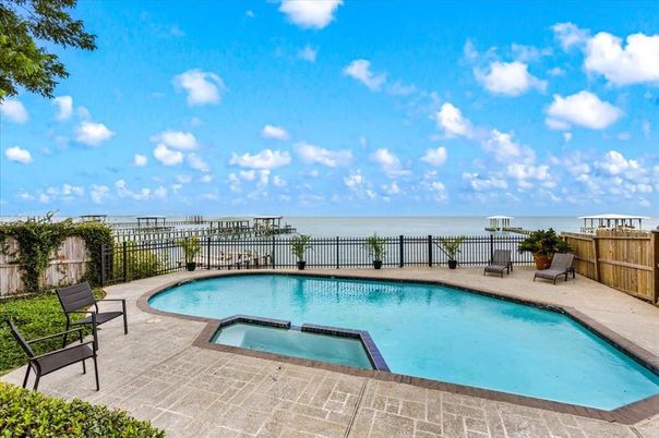 Exterior, Pool, Water