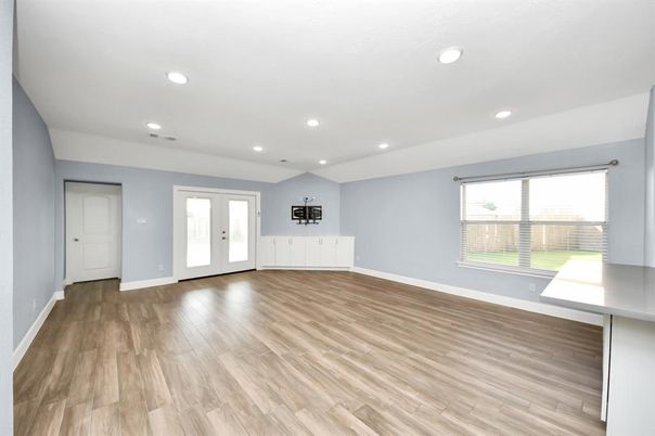 Empty room, Interior, Recessed Lighting, Wood Texture Flooring