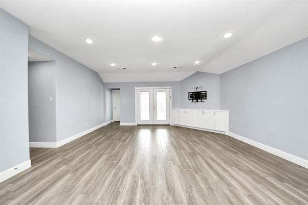 Empty room, Interior, Recessed Lighting, Wood Texture Flooring
