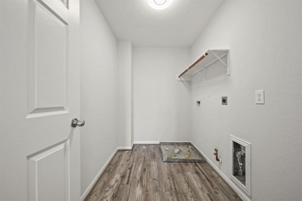 Interior, Walk-in Closets, Wood Texture Flooring
