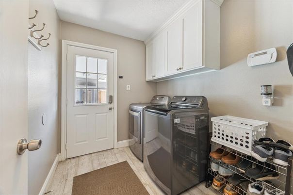 Interior, Washer, Wood Texture Flooring