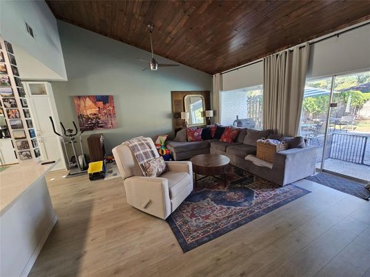 Fitness Equipment, Interior, Living room, Wooden Ceilings, Wood Texture Flooring