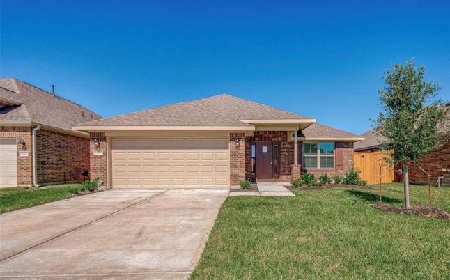 Attached, Exterior, Facade, Brick Facade, Ranch