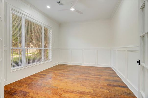 Empty room, Interior, Recessed Lighting, Wood Texture Flooring