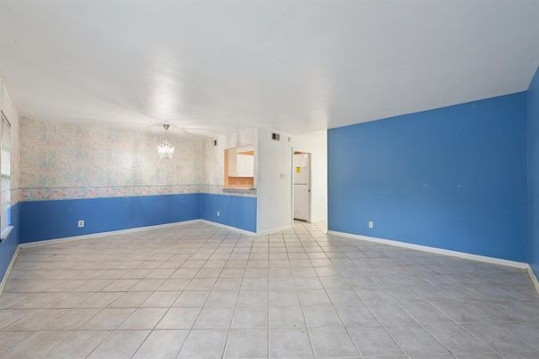 Chandelier, Empty room, Interior