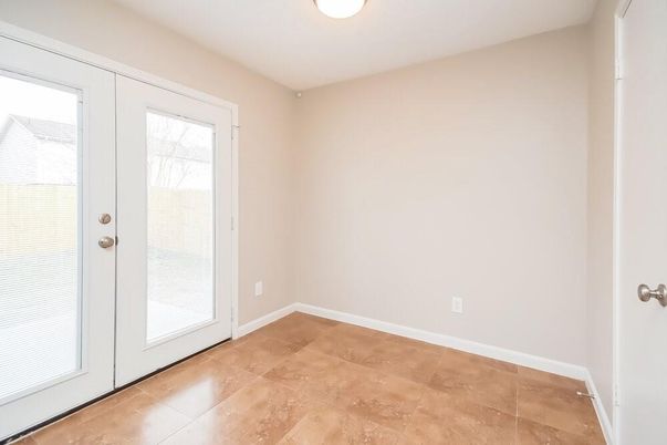 Empty room, Interior