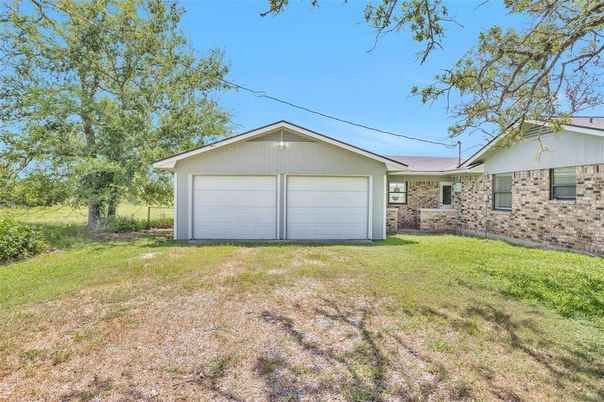 Backyard, Detached Garage, Exterior
