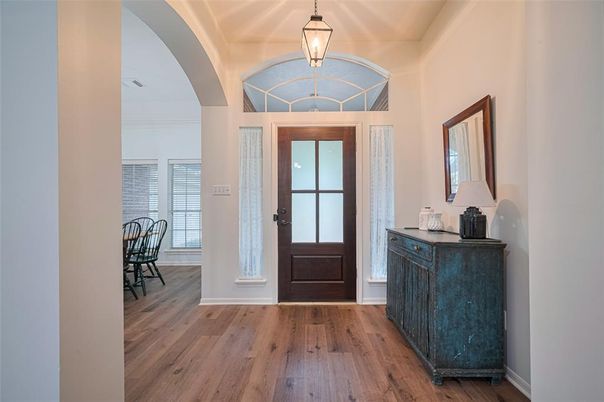 Interior, Pendant Lights, Wood Texture Flooring