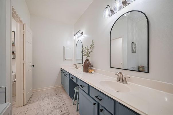 Bathroom, Dual Sink Vanities, Interior