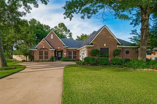 Exterior, Facade, Brick Facade, Brick Traditional