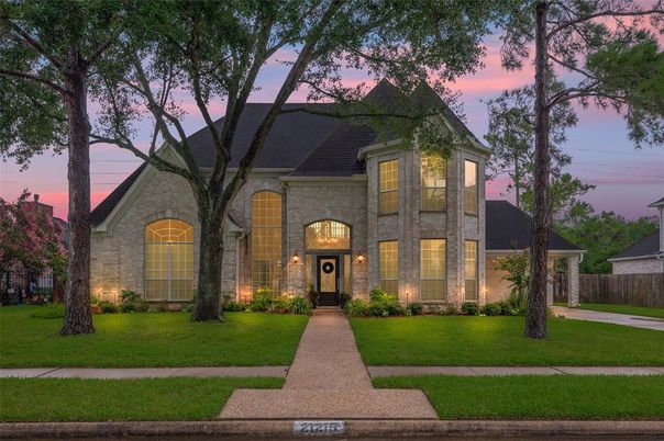Exterior, Facade, French Provincial