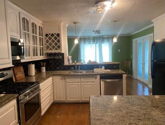 Interior, Kitchen, Pendant Lights, Stainless Steel Appliances, Wood Texture Flooring