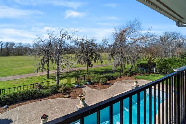 Exterior, Pool, Other