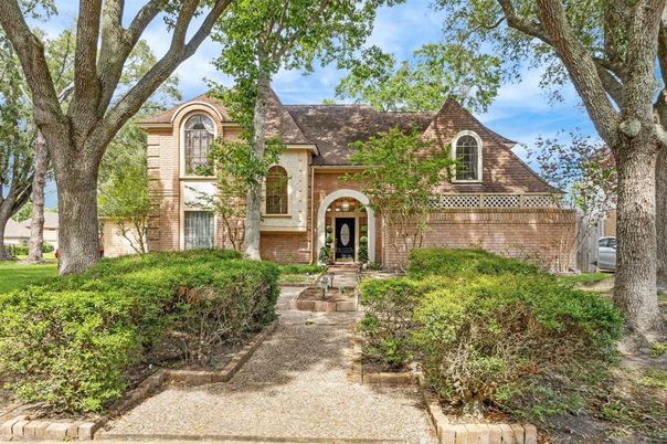 Exterior, Facade, Brick Facade, French Provincial