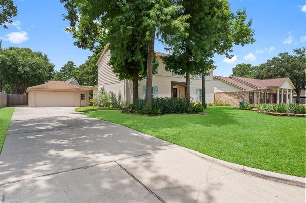 Attached, Backyard, Detached Garage, Exterior, Facade, Brick Facade, Ranch
