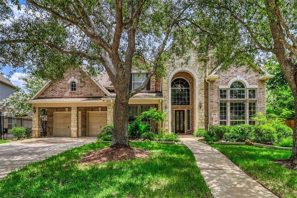 Attached, Exterior, Facade, Brick Facade, Brick Traditional
