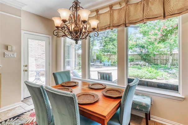 Chandelier, Dining room, Interior