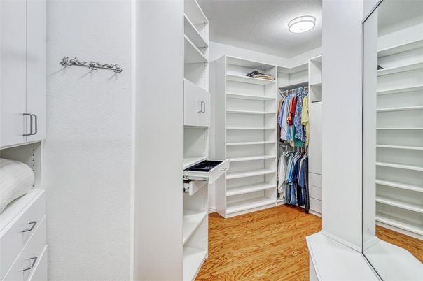 Interior, Walk-in Closets, Wood Texture Flooring
