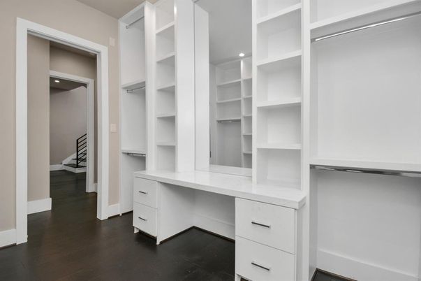 Interior, Walk-in Closets, Wood Texture Flooring