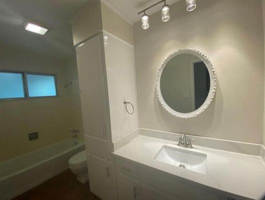 Bathroom, Interior, Recessed Lighting