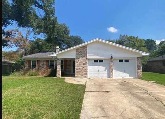 Attached, Exterior, Facade, Brick Facade, Ranch