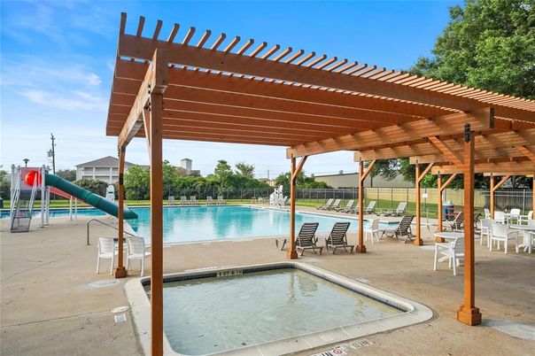 Exterior, Playground, Pool