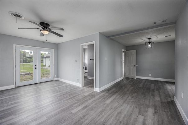 Empty room, Interior, Pendant Lights, Wood Texture Flooring