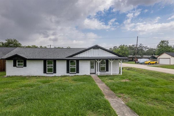 Detached Garage, Exterior, Facade, Ranch