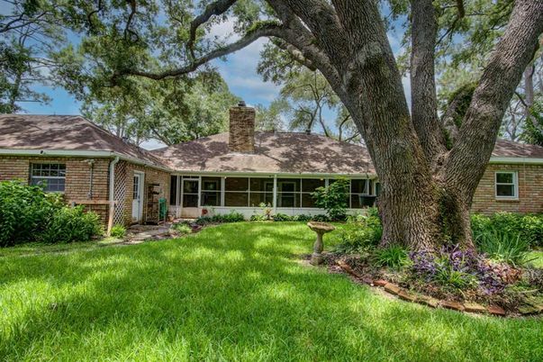 Backyard, Exterior, Facade, Brick Facade, Ranch