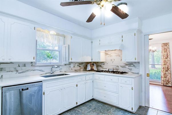 Chandelier, Interior, Kitchen, Marble Walls