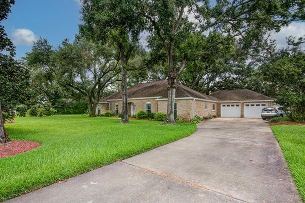 Attached, Backyard, Exterior, Facade, Brick Facade, Ranch