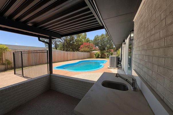 Exterior, Pool