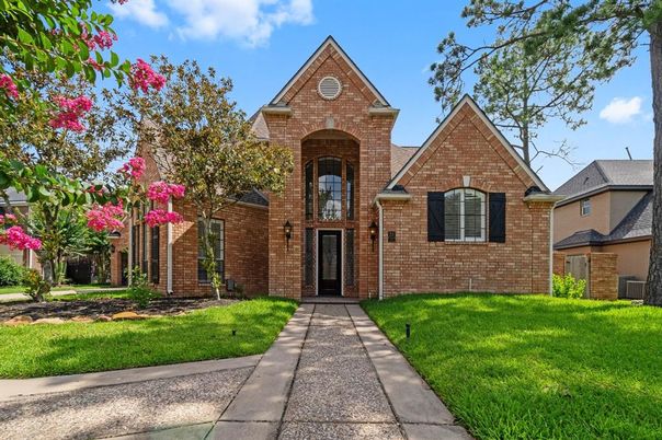 Exterior, Facade, Brick Facade, Brick Traditional