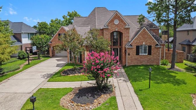 Exterior, Facade, Brick Facade, Tudor Revival