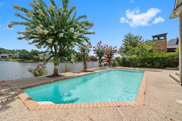 Exterior, Pool, Water