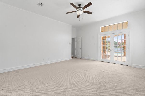 Empty room, Interior