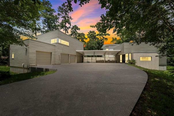 Attached, Backyard, Exterior, Facade, Modern