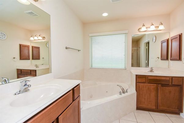 Bathroom, Dual Sink Vanities, Interior, Recessed Lighting