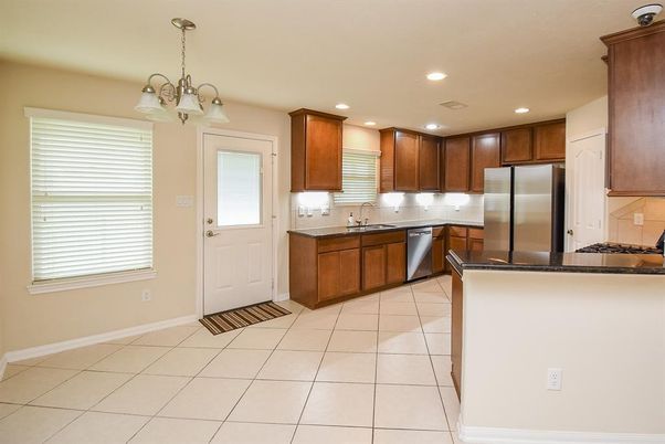 Chandelier, Interior, Kitchen, Recessed Lighting, Stainless Steel Appliances