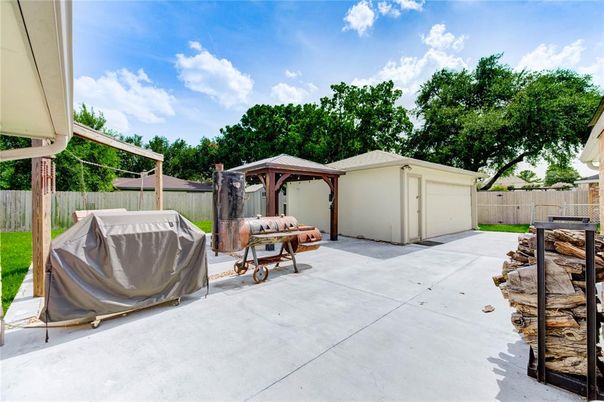 Detached Garage, Exterior