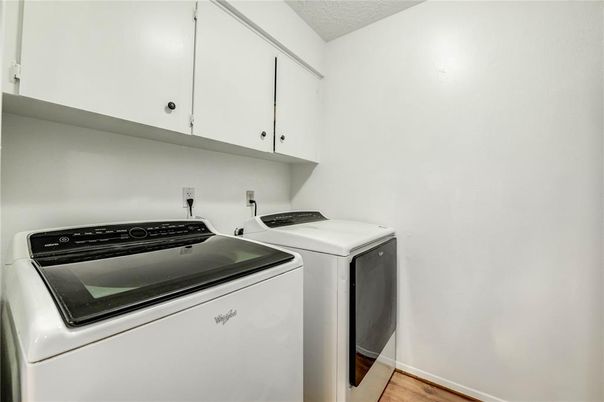 Interior, Washer, Wood Texture Flooring