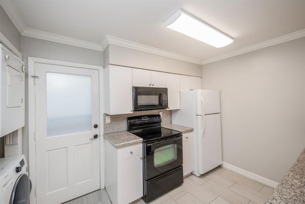 Interior, Kitchen, Washer, Wood Texture Flooring
