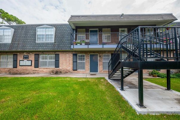 Exterior, Facade, Brick Facade, Modern