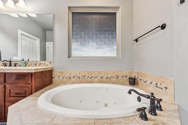 Bathroom, Interior, Tile Countertops