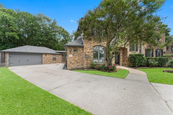 Attached, Detached Garage, Exterior, Facade, Brick Facade, French Provincial
