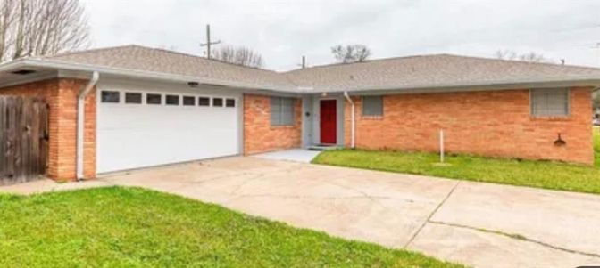 Attached, Exterior, Facade, Brick Facade, Ranch