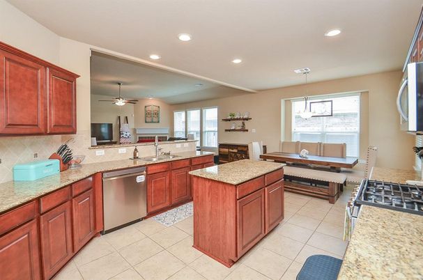 Dining room, Interior, Kitchen, Pendant Lights, Recessed Lighting, Stainless Steel Appliances