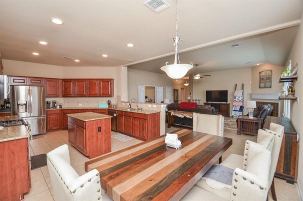 Interior, Kitchen, Living room, Pendant Lights, Recessed Lighting, Stainless Steel Appliances