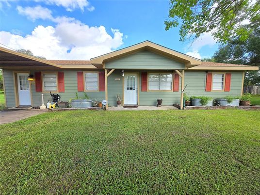 Backyard, Exterior, Facade, Ranch