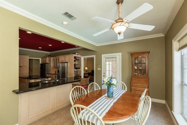 Dining room, Interior, Kitchen, Recessed Lighting, Stainless Steel Appliances